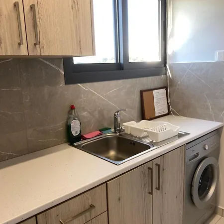 Seaside Two Bedroom Deluxe Flat In Tourist Area Апартаменты Пафос