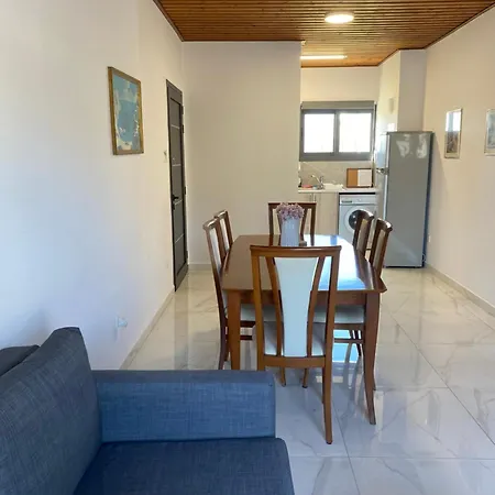 Seaside Two Bedroom Deluxe Flat In Tourist Area