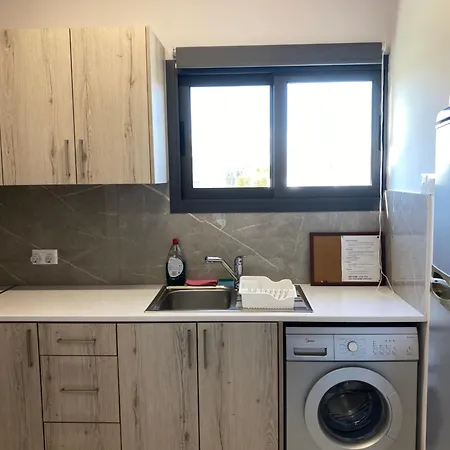 Seaside Two Bedroom Deluxe Flat In Tourist Area