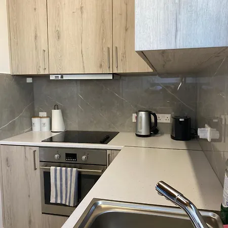 Seaside Two Bedroom Deluxe Flat In Tourist Area Апартаменты *