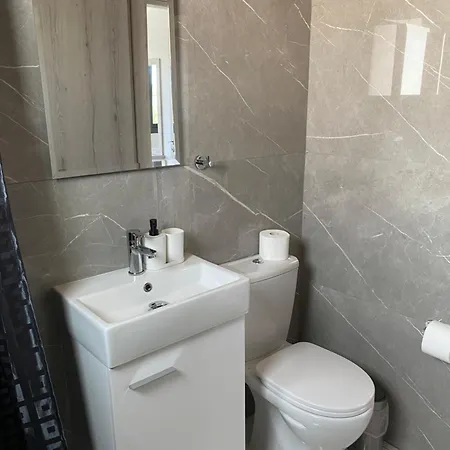Seaside Two Bedroom Deluxe Flat In Tourist Area Apartment *