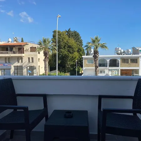 Seaside Two Bedroom Deluxe Flat In Tourist Area