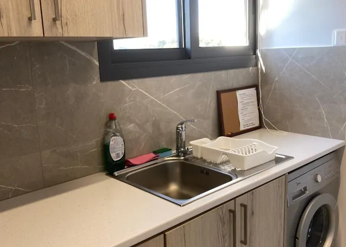 Seaside Two Bedroom Deluxe Flat In Tourist Area 公寓 Paphos