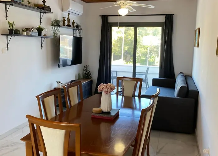 Seaside Two Bedroom Deluxe Flat In Tourist Area * Paphos