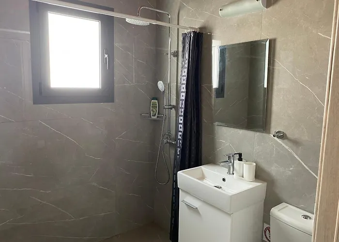 Seaside Two Bedroom Deluxe Flat In Tourist Area Paphos