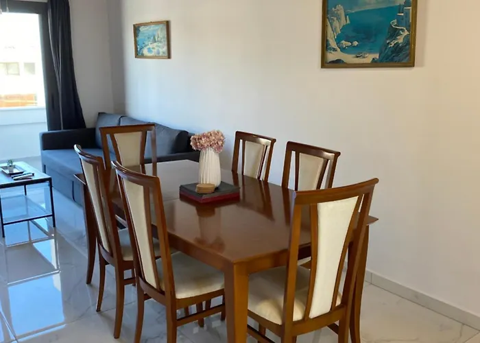 Seaside Two Bedroom Deluxe Flat In Tourist Area 公寓