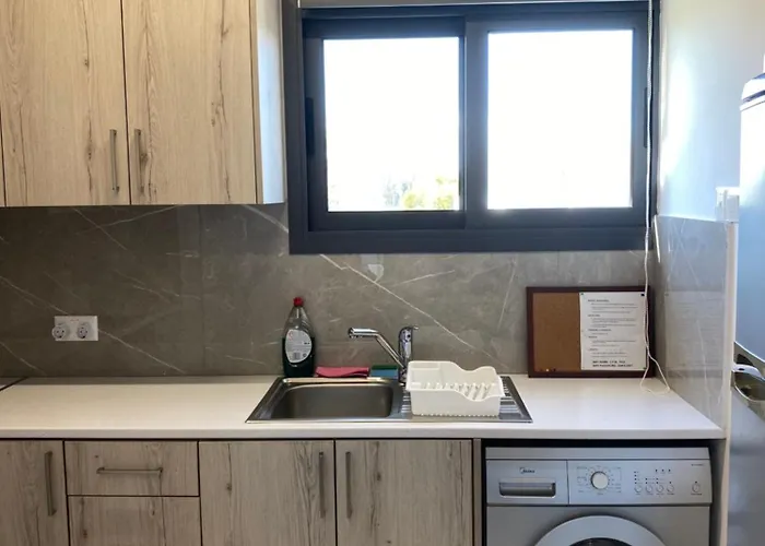 Seaside Two Bedroom Deluxe Flat In Tourist Area