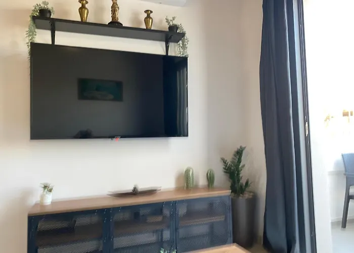 Seaside Two Bedroom Deluxe Flat In Tourist Area * Paphos