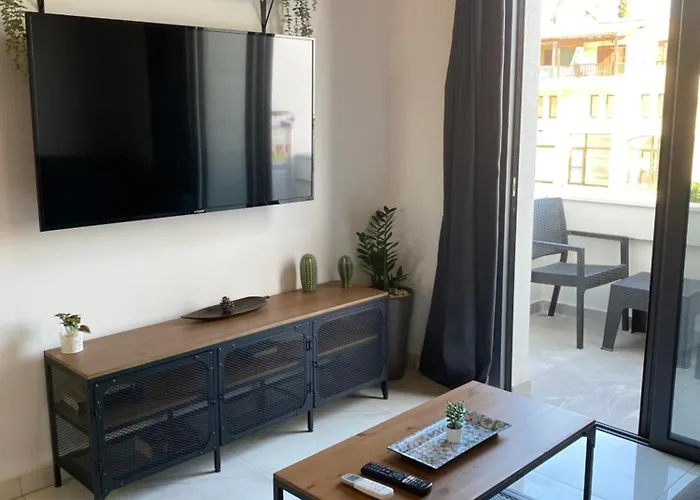 Seaside Two Bedroom Deluxe Flat In Tourist Area * Paphos