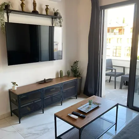 Seaside Two Bedroom Deluxe Flat In Tourist Area * Pafos