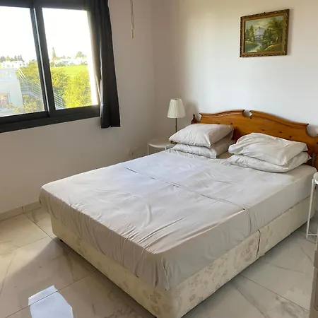 Seaside Two Bedroom Deluxe Flat In Tourist Area דירה *