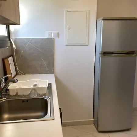 Seaside Two Bedroom Deluxe Flat In Tourist Area פאפוס